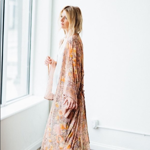 ** ISO ** Spell and the Gypsy Amethyst Robe - Picture 2 of 6